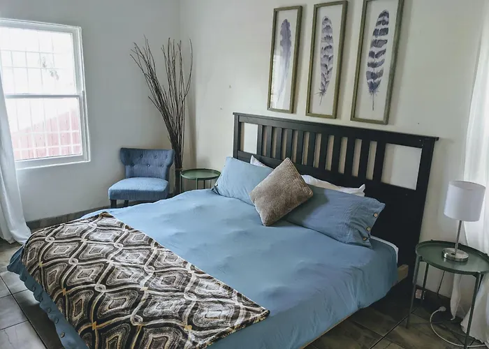 Centrally Located 2 Master Bedrooms To Explore All San Diego Has To Offer