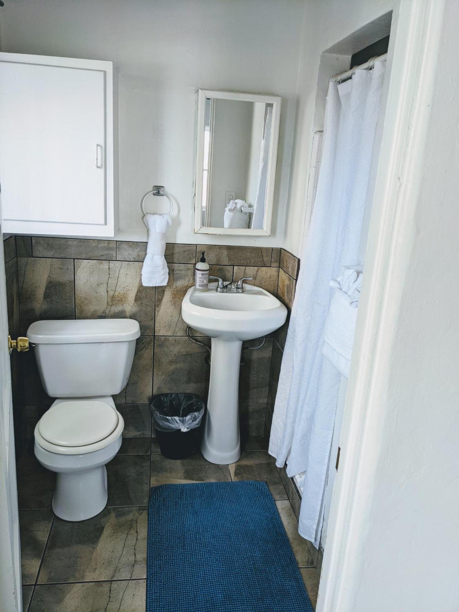Appartamento Centrally Located 2 Master Bedrooms To Explore Has To Offer *