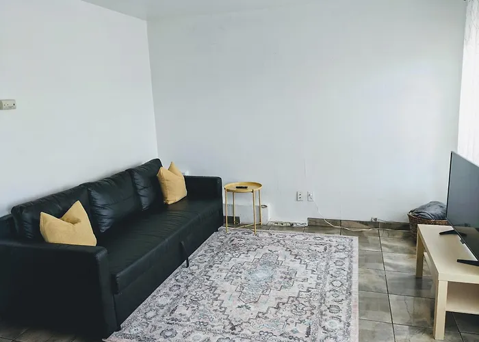 Centrally Located 2 Master Bedrooms To Explore All San Diego Has To Offer