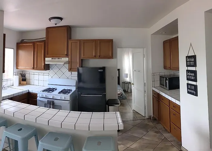 Centrally Located 2 Master Bedrooms To Explore All San Diego Has To Offer