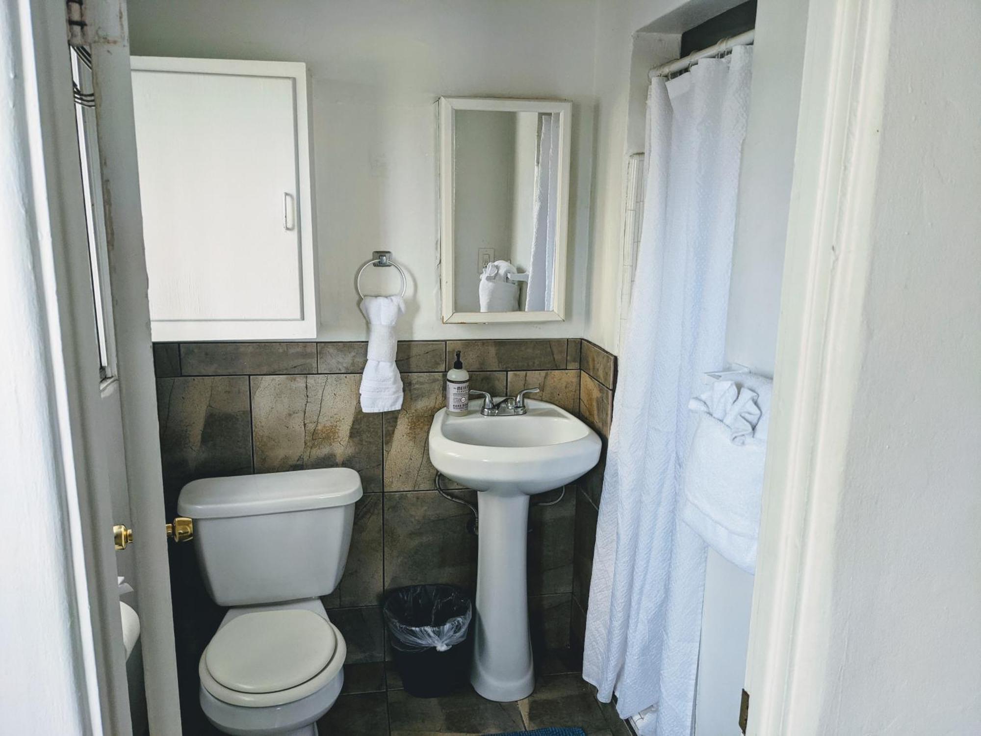 Centrally Located 2 Master Bedrooms To Explore Has To Offer *
