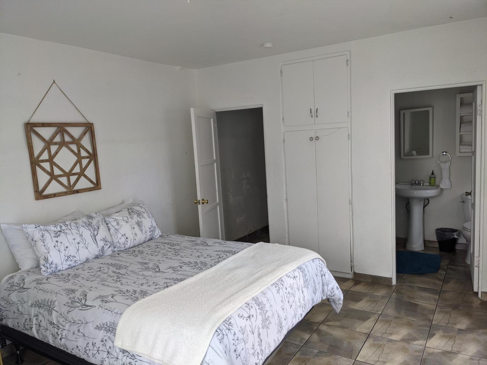 Apartment Centrally Located 2 Master Bedrooms To Explore Has To Offer San Diego
