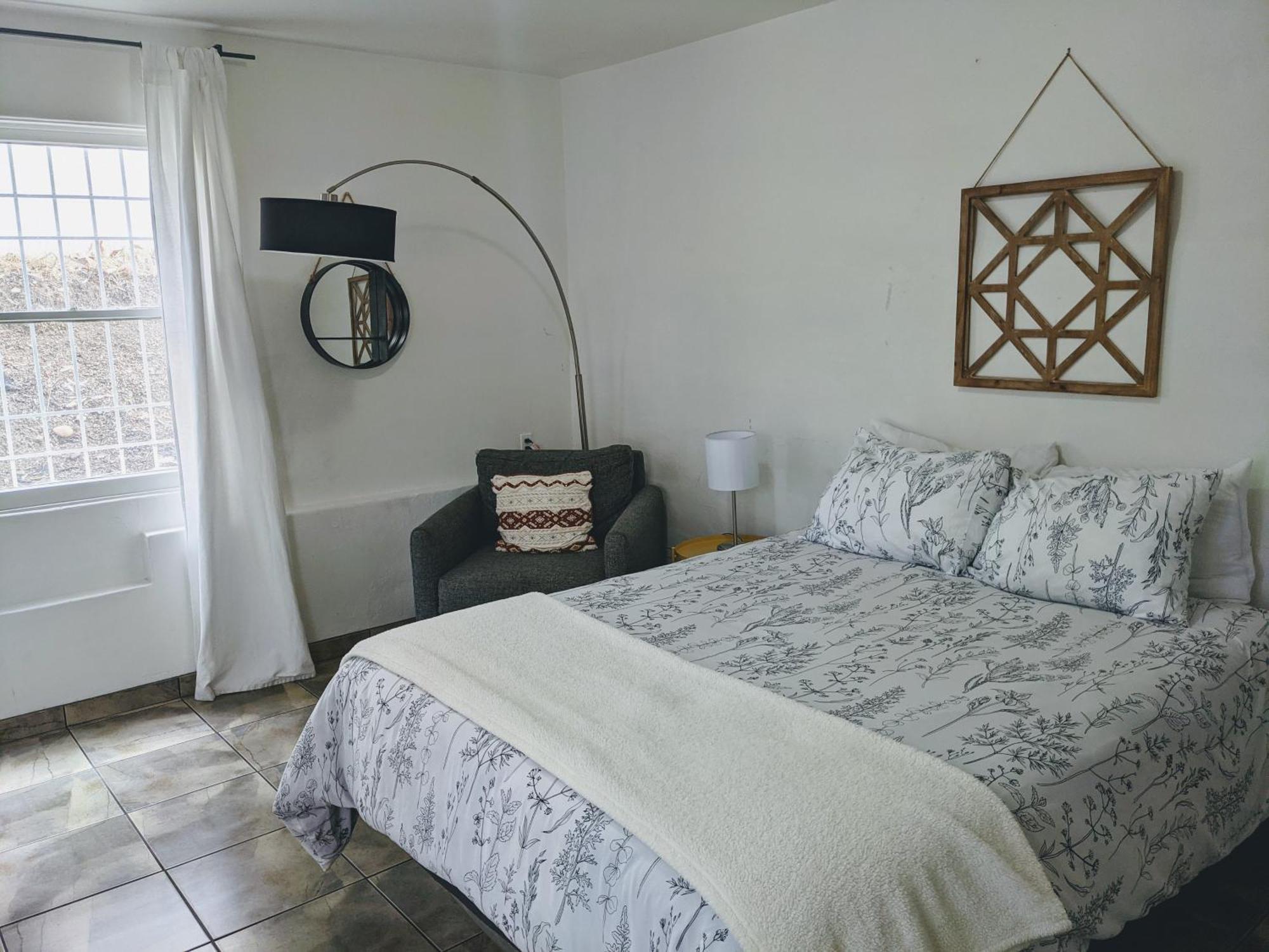 Centrally Located 2 Master Bedrooms To Explore Has To Offer *
